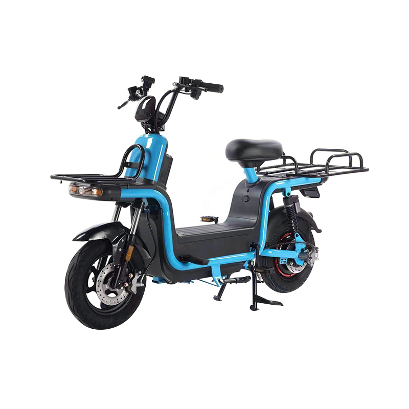 Hvordan er vægtfordelingen og tyngdepunktet for denne elektriske motorcykel sammenlignet med tilsvarende ICE-motorcykler?