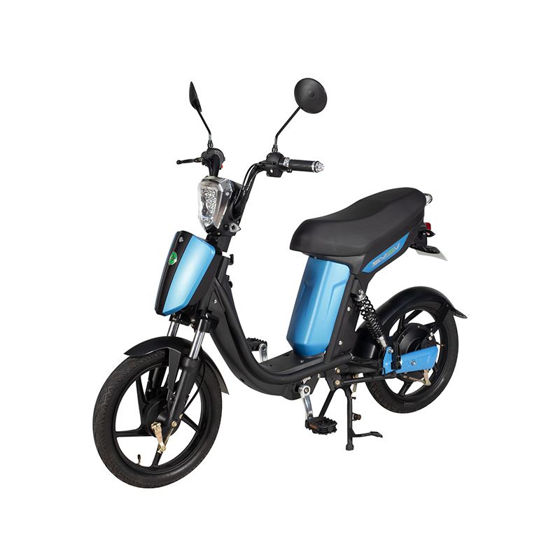 Hvordan er vindbeskyttelsen fra den alsidige motorcykels kåbe sammenlignet med andre motorcykler designet til langdistancekørsel i flere terræn?